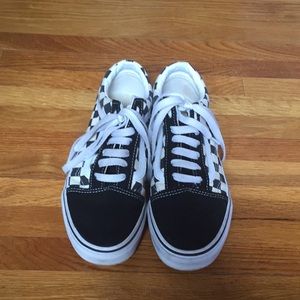 Old Skool checkered Vans. 6.5 US Women, 5 US Men